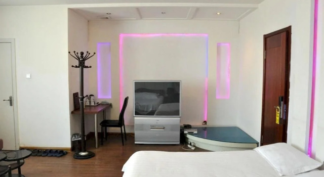 Dalian Yiju Hotel, Book Hotel Hotels in Liaoning with Parking, Parking