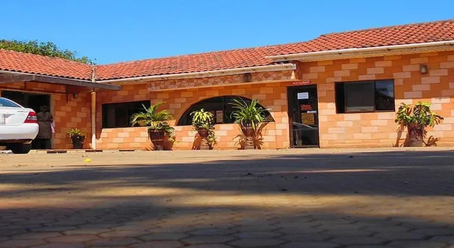 DewChurch Drive Hotel, Rezerwuj Hotel Hotele w Kisumu z parkingiem, Parking