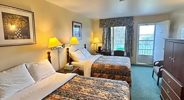 Четырёхместный номер Standard OYO Hotel East Hanover NJ-10