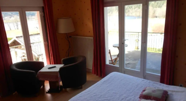 Двухместный номер Standard с балконом и с видом на озеро Hôtel LOrée du Bois