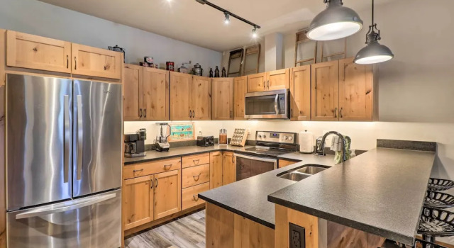 Апартаменты Cozy Columbia Falls Condo w/ Private Balcony!