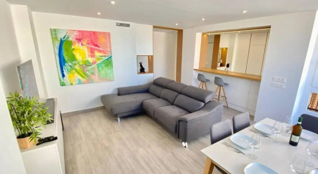 Luxury Apartment 3 bed 2 bath, 预订 公寓 坎佩略 白色海岸