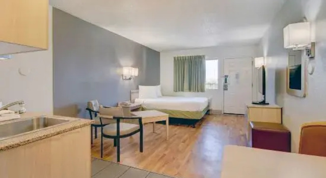 Четырёхместный номер Standard Studio 6-Tucson, AZ - Irvington Road