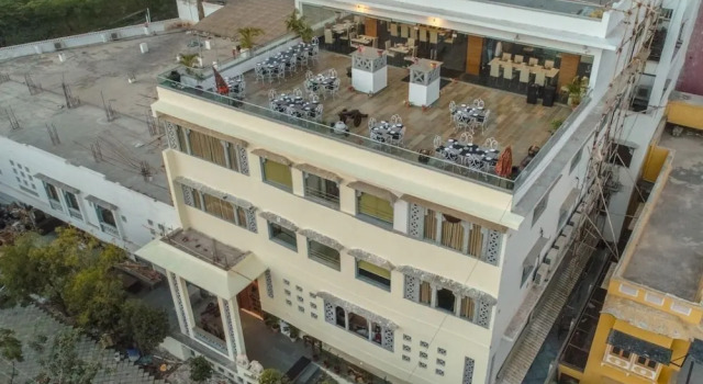 The Ramvilas - A Rooftop Lake View Hotel in Udaipur, Забронировать Отель Отели штата Раджастхана с парковкой, Парковка