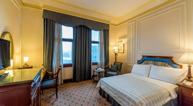 Номер Deluxe The Oberoi Grand Kolkata
