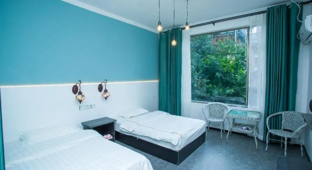 Lijiang Bayou Youth Hotel, Забронировать Отель Отели Лицзян с завтраком, рядом с Улица Сквер-стрит Древнего города Даянь, Завтраки