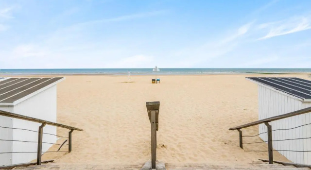 Modern and bright seaside app w seaview & terrace
