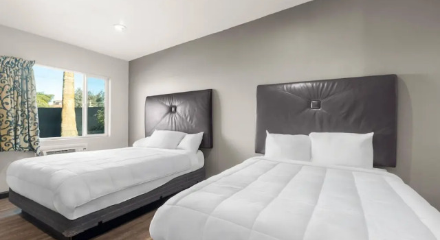 Четырёхместный номер Standard Suburban Studios Ridgecrest near China Lake Naval Station