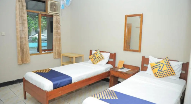 Standard Twin room SPOT ON 2559 Hotel Handayani Syariah