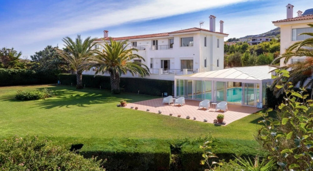 Villa Nefeli with pool, Забронировать Вилла Отели Маркопоуло - Месогаиа с парковкой, Парковка