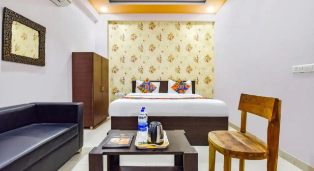 OYO 91695 Hotel Sarvika