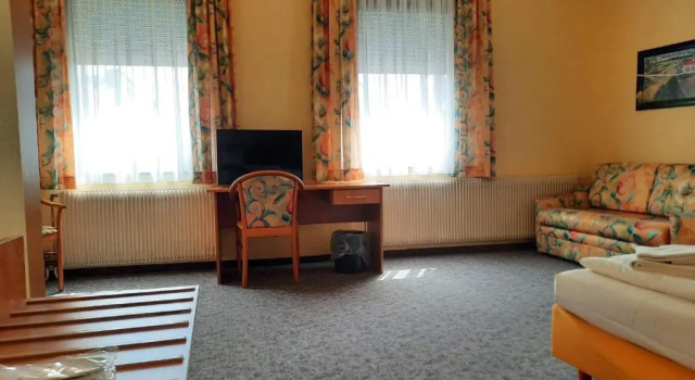 Трёхместный номер Standard TRAUBE Hotel Öffingen