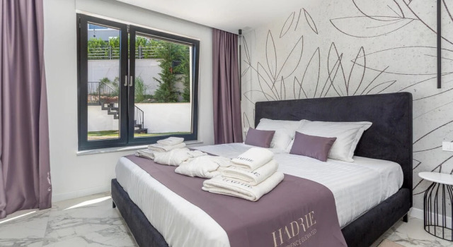 Awesome Apartment in Malinska With Outdoor Swimming Pool, Wifi and 2 Bedrooms, Varaa Huoneisto Hotellit Kvarner Islands uima-altaalla, Uima-allas