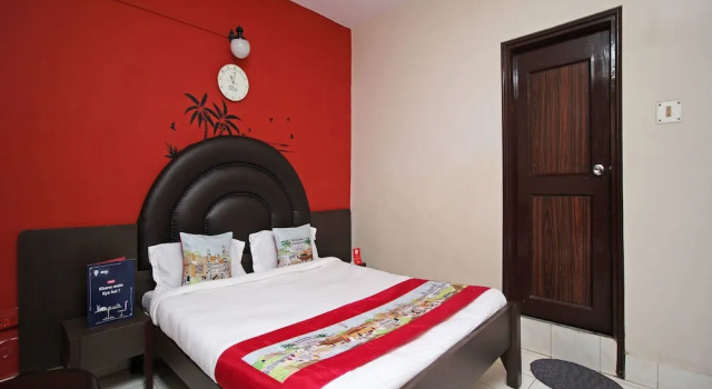 OYO 5837 Hotel Castle, Book Hotel Bistupur 