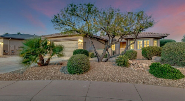 Model Home in Sun City Grand! Golf Course Front! Spectacular Remodel! by Redawning, Foglalás Szálloda Surprise Scottsdale