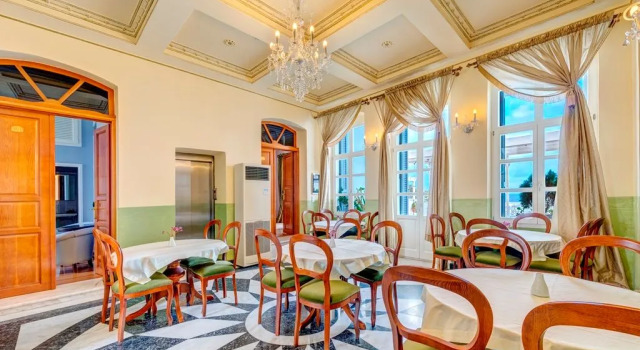 Apollonion Palace Hotel