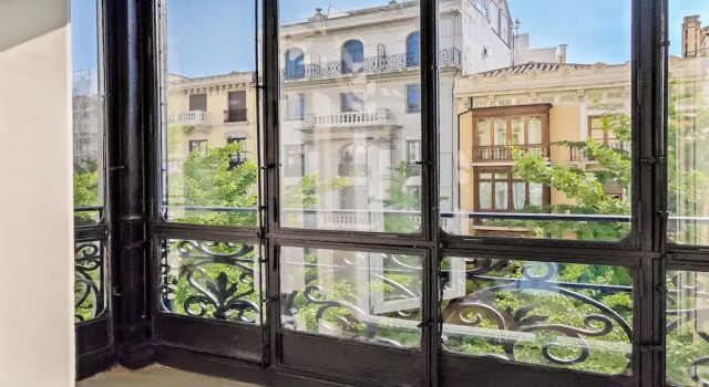 Номер Deluxe с балконом и с видом на город Palacio Gran Vía, a Royal Hideaway Hotel