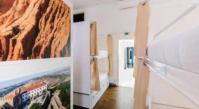 Кровать в общем номере Lisbon South Hostel