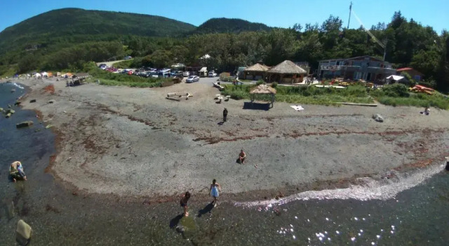 Auberge Festive Sea Shack, Rezervovat Hostel Hotely v Sainte-Anne-des-Mont s parkováním, Parkování