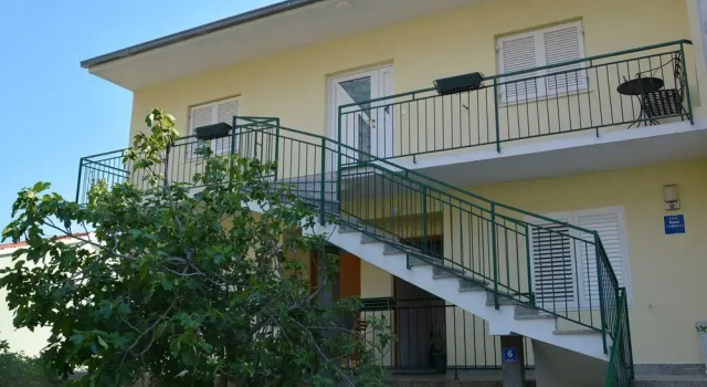Zrine - Comfortable With a Balcony - A1