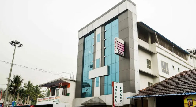 OYO 10428 Hotel Sandal Breeze