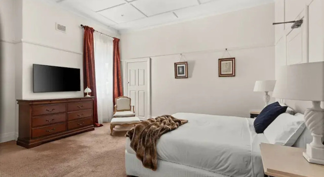 Полулюкс с видом на сад The Robertson Hotel