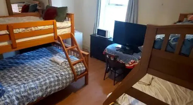 Кровать в общем номере (мужской номер) c 1 комнатой Phoenix Nights Guest House