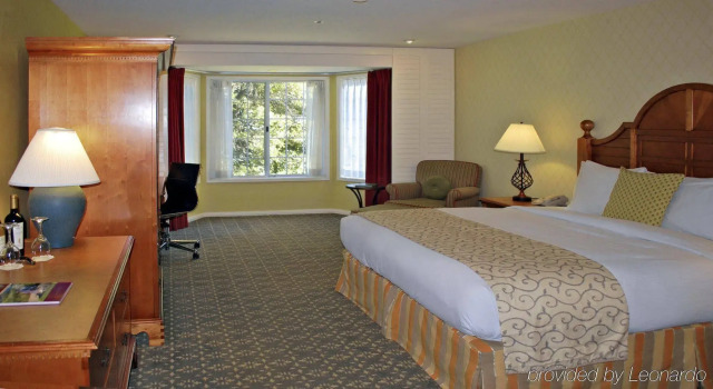 Hilton Sonoma Wine Country, Забронировать Отель Санта-Роза Wine Country - Northern California, рядом с Колледж Empire College