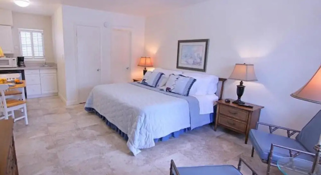 Люкс Classic Beachouse Inn & Suites