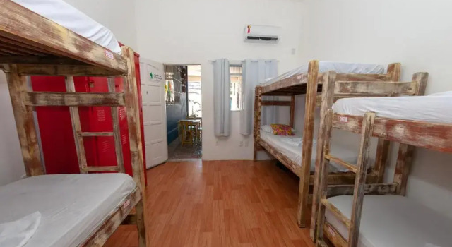 Кровать в общем номере (мужской номер) Hostel Barra