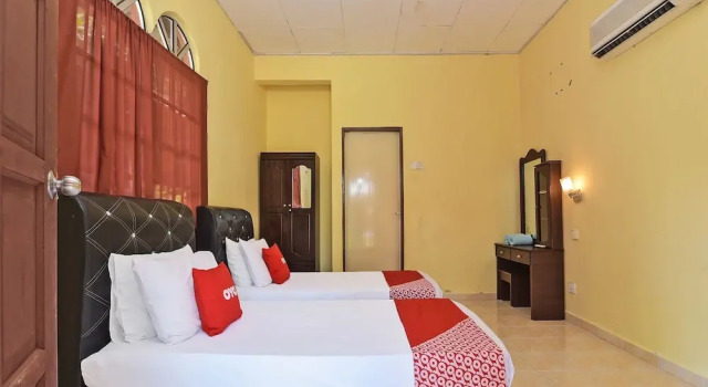 Oyo 90640 D'village River & Cafe Chalet, Boek Chalet Kuala Tahan Pahang