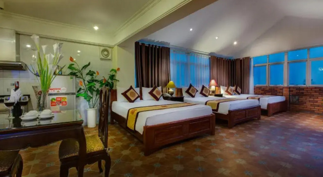 Полулюкс Hanoi Little Town Hotel