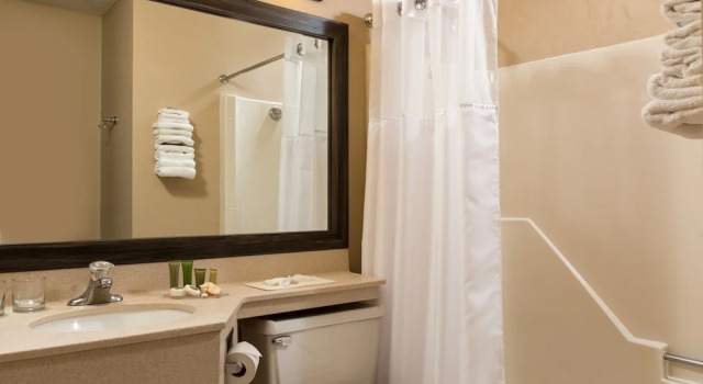 Четырёхместный номер Standard с видом на залив Bayside Resort Hotel