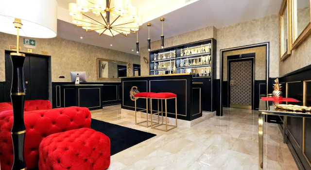 Spanish Diamond Luxury Suites & Jacuzzi