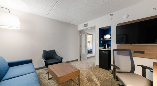 Двухместный люкс c 1 комнатой Holiday Inn Express Naperville by IHG