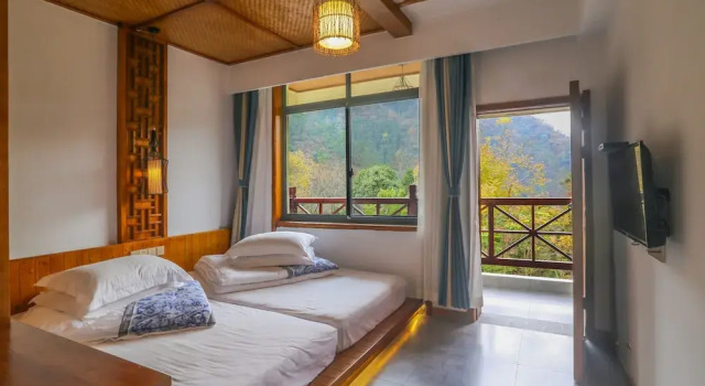 Standard room with balcony Mountain For Inn