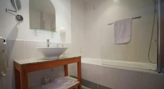 Двухместный номер Standard с балконом и с видом на озеро Hotel Au Bon Coin du Lac