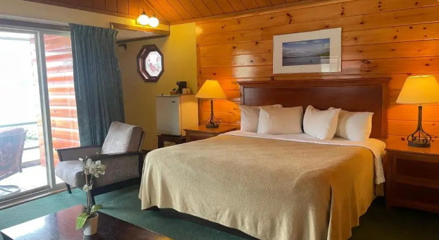 Номер Standard с видом на озеро Lake Crest Inn