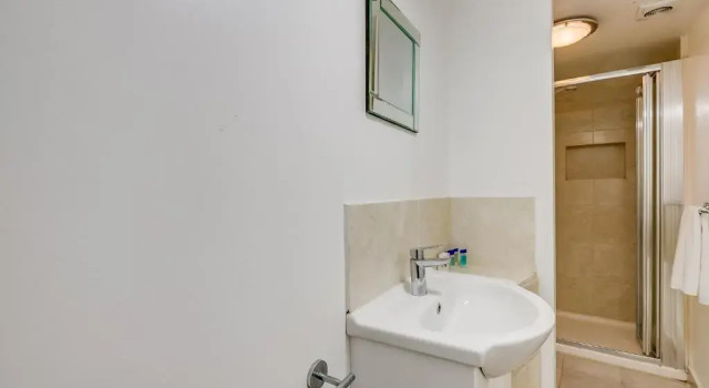 Трёхместный номер Standard Astoria Hotel