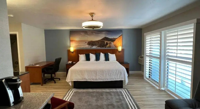 Люкс Comfort Inn near Hearst Castle - Cambria