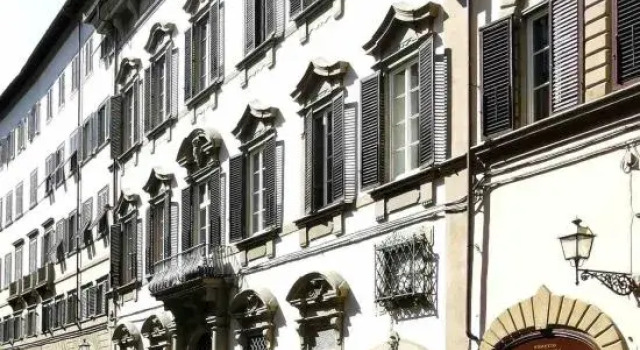 Elegant 2BR Apartment • 2 Bathrooms • Sleeps 6