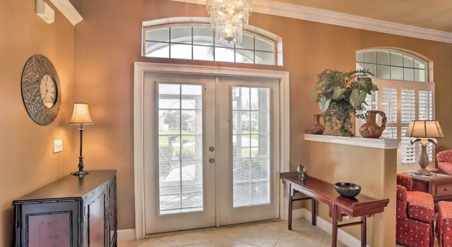 Canalfront Cape Coral House w/ Pool & Patio!, Забронировать Дом для отпуска Виллы Кейп-Корал, Вилла
