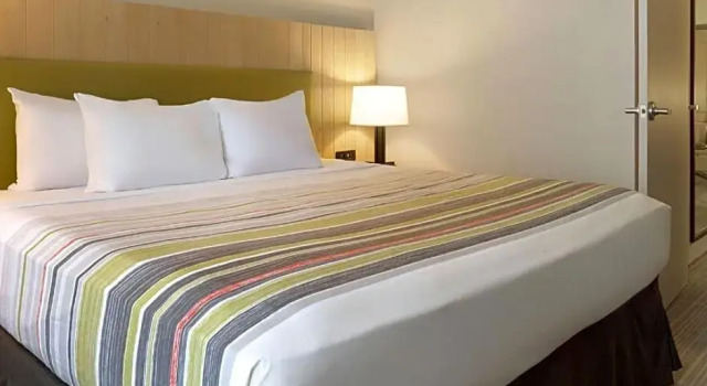 Четырёхместный номер Standard Radiant Inn and Suites