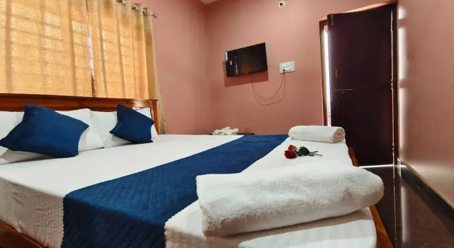 The Hill View Guesthouse, Забронировать Отель Недорогие отели штата Карнатаки, недорого