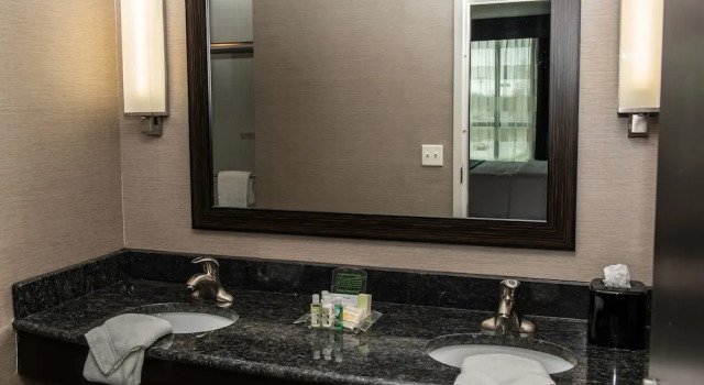 Четырёхместный номер Standard с видом на город Holiday Inn Paducah Riverfront by IHG