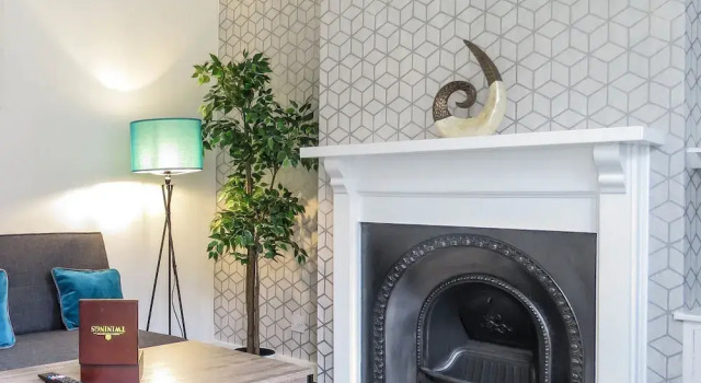 Tudors eSuites Historic Townhouse Birmingham with Garden, Book Feriehus Hoteller i Birmingham med parkering, nær Shakespeare Express, Parkering