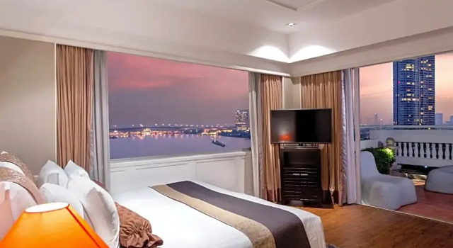 Четырёхместный люкс Presidential с 2 комнатами Ramada Plaza by Wyndham Bangkok Menam Riverside