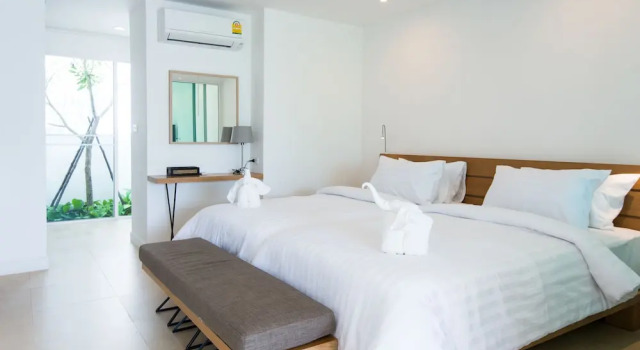 Люкс с балконом и с видом на море SEAnery Beach Resort
