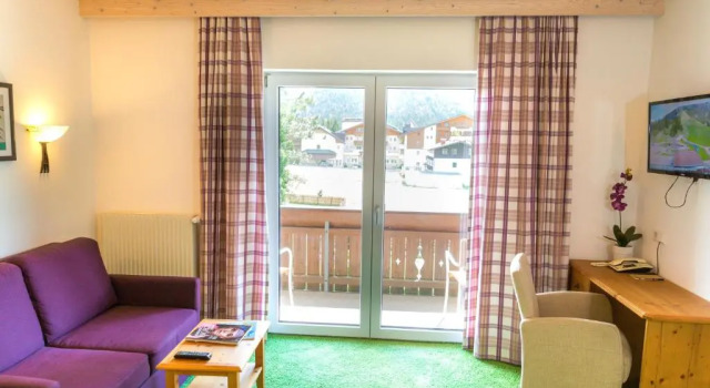 Appartement- und Wellnesshotel Charlotte - 3 Sterne Superior, Забронировать Отель Зефельд-ин-Тироль Karwendel