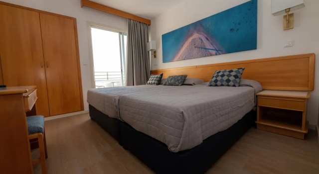 Трёхместный номер Standard с балконом и с видом на море Tylos Beach Hotel